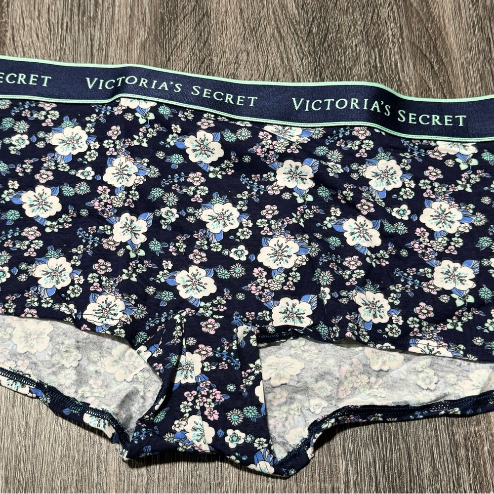 1 pair of Women XL  Victoria Secrets boy short Underwear